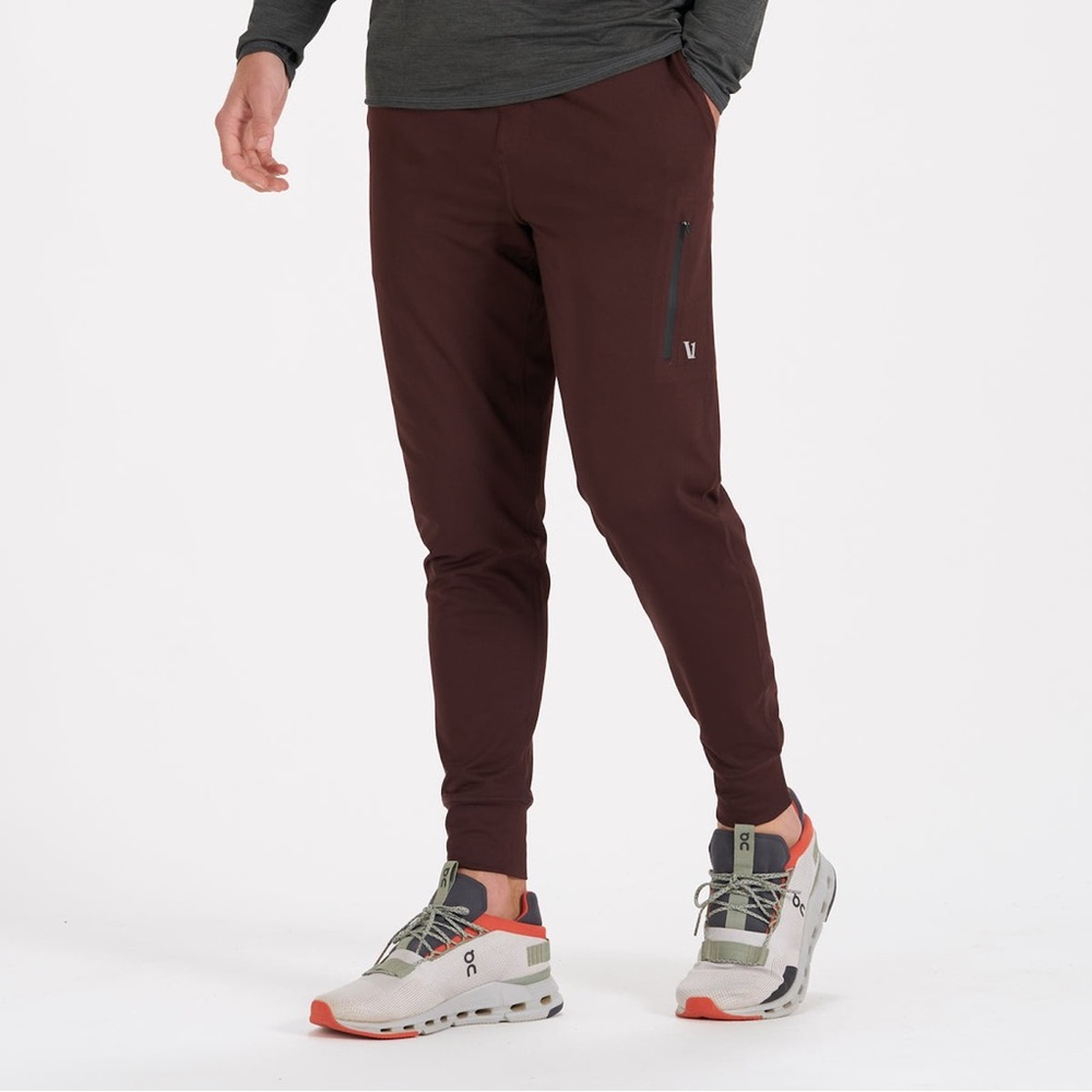 Vuori Sunday Performance Jogger 28” Men’s size Medium in Oxblood / Dark Red